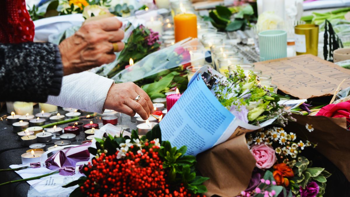 Opening Prayer for a Funeral: Comforting Words to Begin a Service