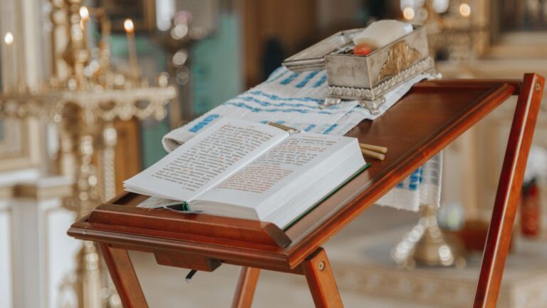 25 Bible Verses for Strength – Scriptures for Courage & Endurance